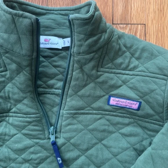 Vineyard vines quilted women’s olive green sweatshirt - Picture 2 of 4